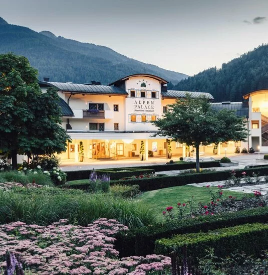 Beste Hotels Ahrntal ► Alpenpalace überzeugt mit Stil